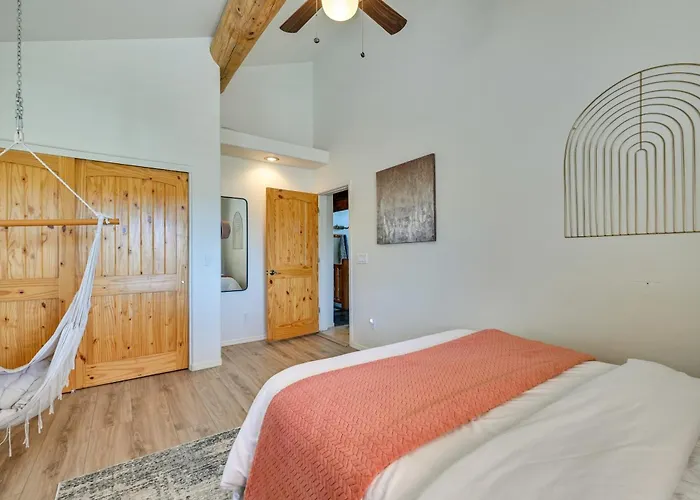 Mtn-view Gem W/ Fire Pit & Deck In Holiday home