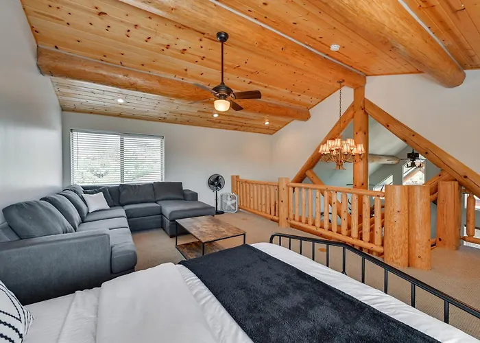 Mtn-view Gem W/ Fire Pit & Deck In Holiday home *